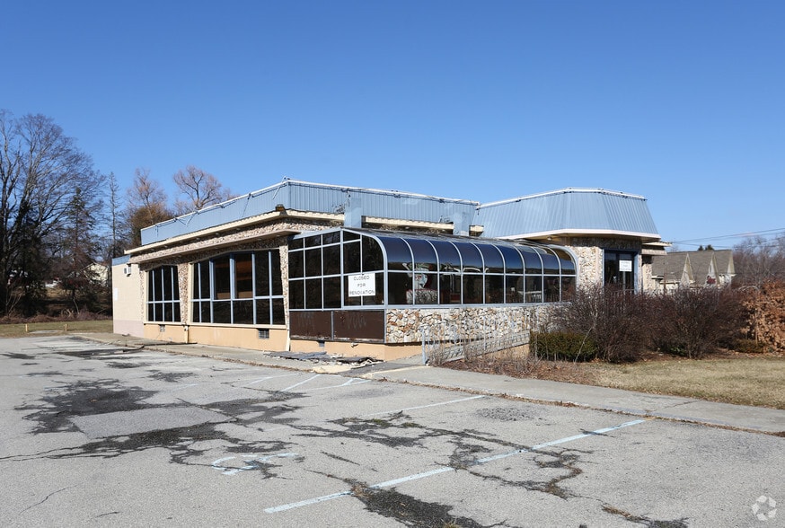 805 Dutchess Tpke, Poughkeepsie, NY for lease - Building Photo - Image 2 of 10