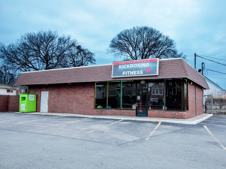 609 Killingly St, Johnston, RI for sale - Primary Photo - Image 1 of 1