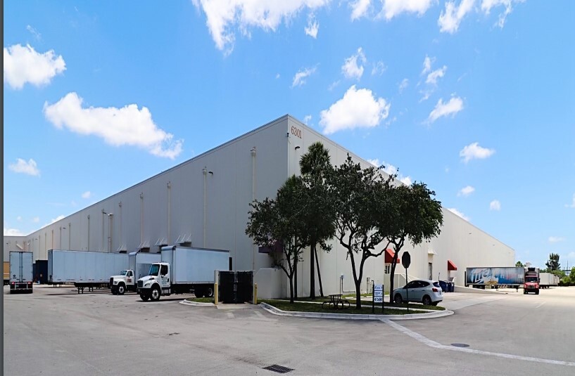 6301 E 10th Ave, Hialeah, FL for lease - Building Photo - Image 1 of 1