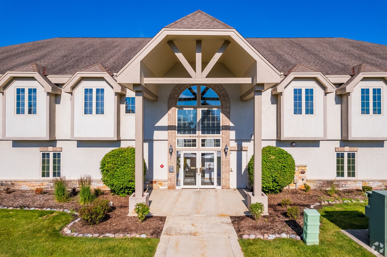 W175N11163 Stonewood Dr, Germantown, WI 53022 Stonewood I