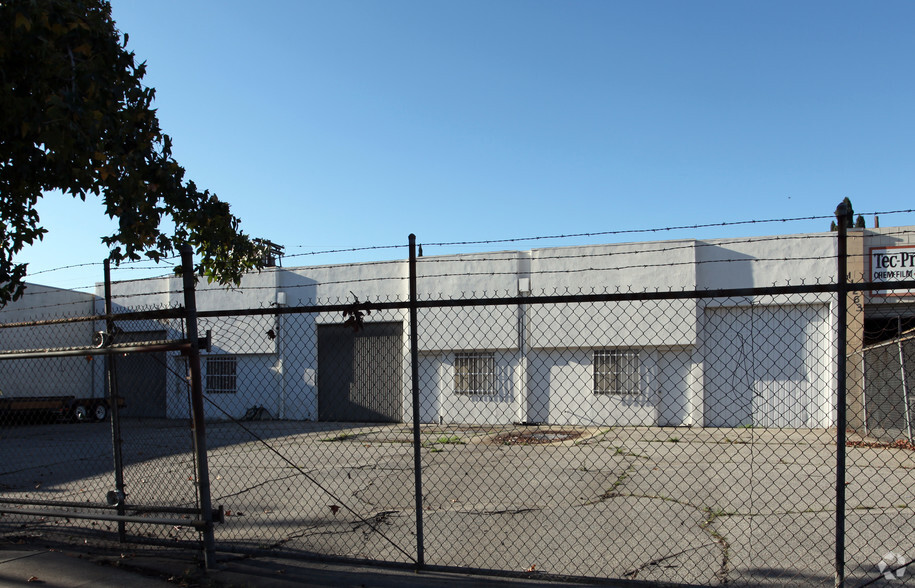 11255 Ilex Ave, Pacoima, CA for lease - Building Photo - Image 3 of 4