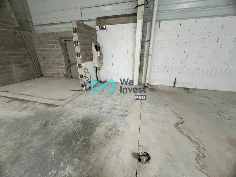 Retail in Reims for lease - Interior Photo - Image 3 of 10