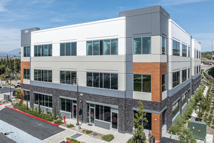 888 S Brea Canyon Rd, Diamond Bar, CA for lease - Building Photo - Image 2 of 27