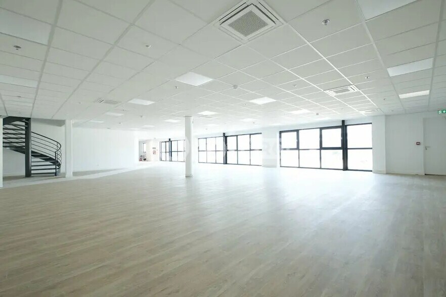 Office in Mions for lease - Interior Photo - Image 3 of 10