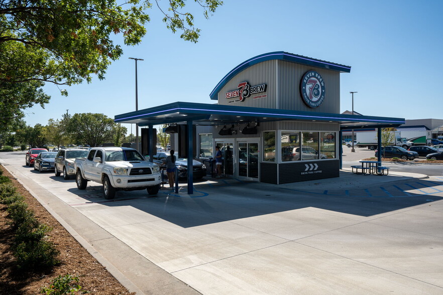 325 S Ridge Rd, Wichita, KS for sale - Building Photo - Image 1 of 6