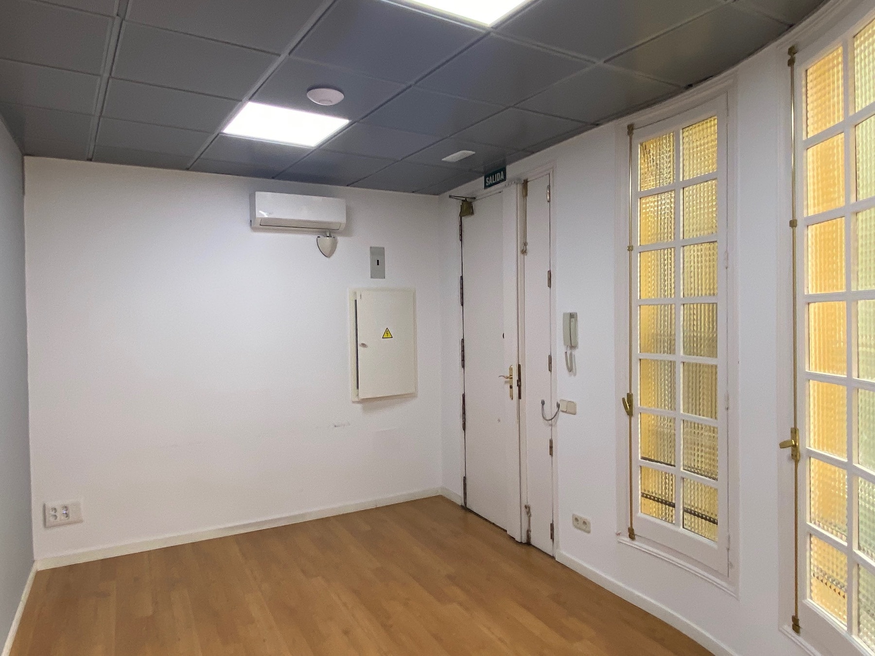 Calle del Monte Esquinza, 14, Madrid, Madrid for lease Interior Photo- Image 1 of 17