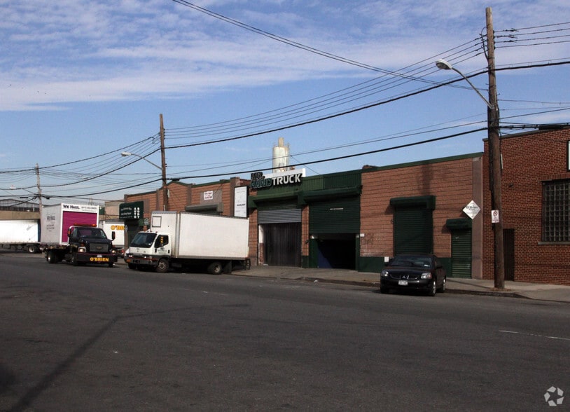 1321 Oak Point Ave, Bronx, NY for sale - Building Photo - Image 2 of 4