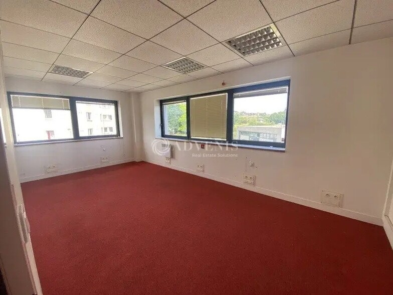 Office in Palaiseau for lease - Interior Photo - Image 2 of 5