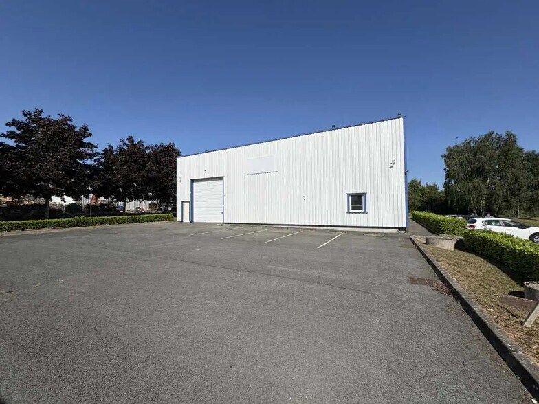 Office in Fitz-James for lease - Building Photo - Image 2 of 7