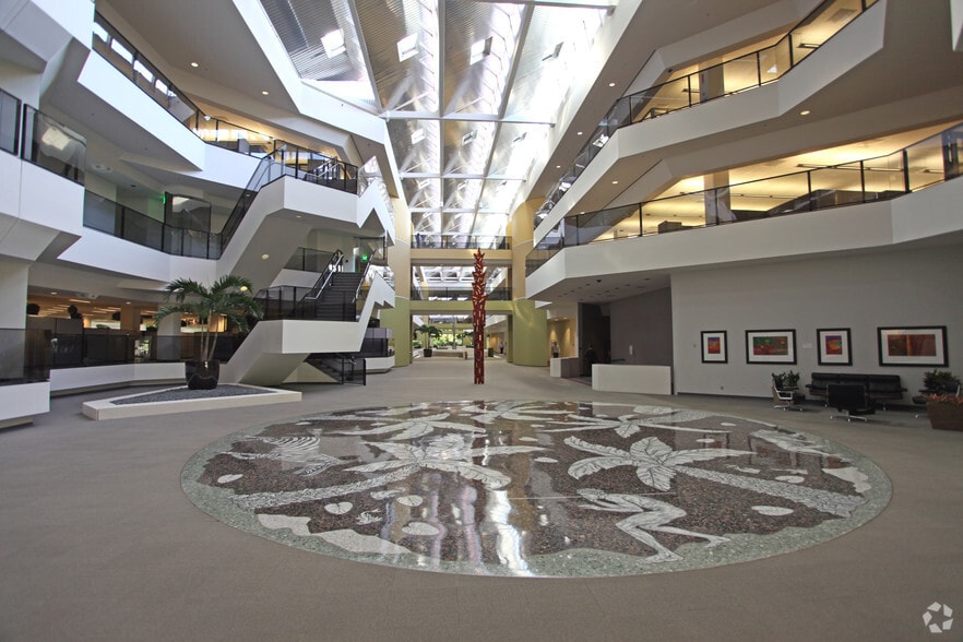 1 Baxter Way, Westlake Village, CA for lease - Interior Photo - Image 2 of 10