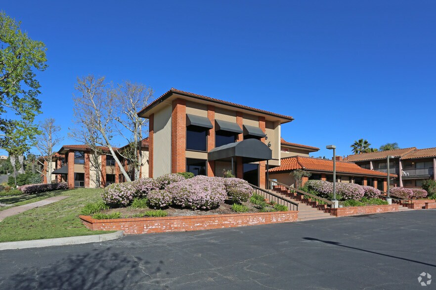 1667 S Mission Rd, Fallbrook, CA for lease - Building Photo - Image 3 of 9