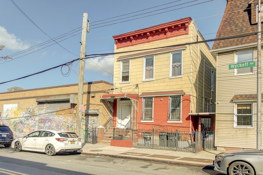 1055 Wyckoff Ave, Ridgewood, NY for sale - Building Photo - Image 2 of 6