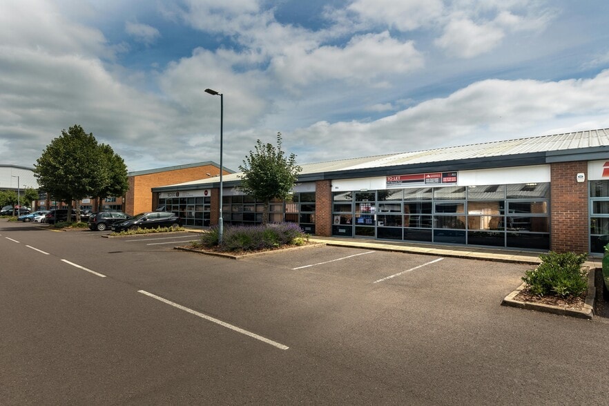 882 Plymouth Rd, Slough for lease - Building Photo - Image 3 of 10