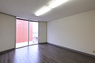 710-724 Buffalo St, Corpus Christi, TX for lease Interior Photo- Image 2 of 3