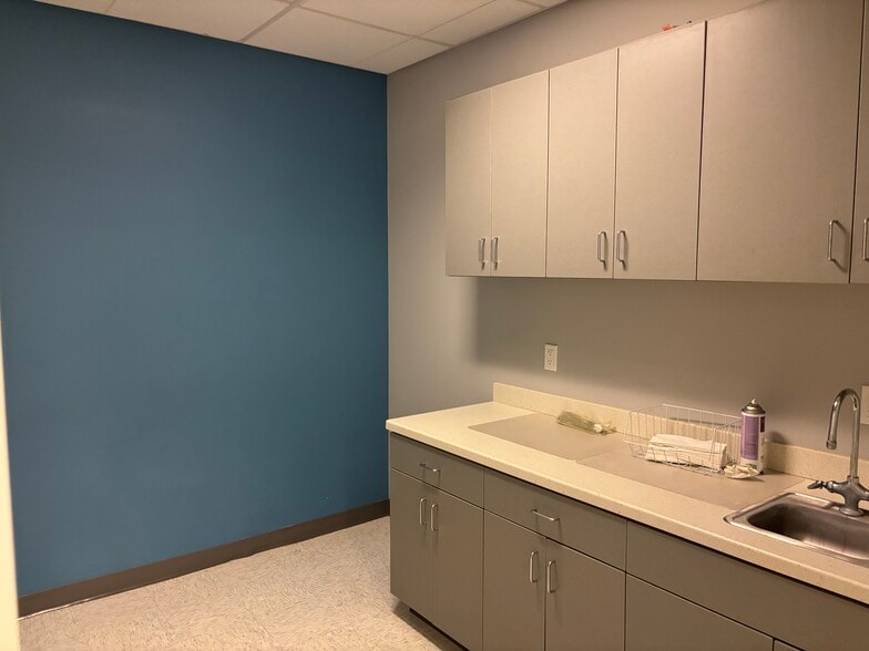 2601 Blairstone Rd, Tallahassee, FL for lease - Interior Photo - Image 3 of 14