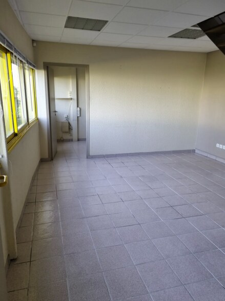 Flex in Hermival-les-Vaux for sale - Interior Photo - Image 3 of 3