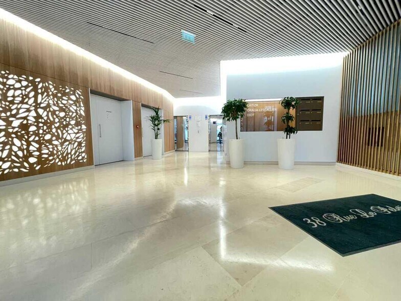 38 Rue Le Peletier, Paris for lease - Lobby - Image 2 of 12