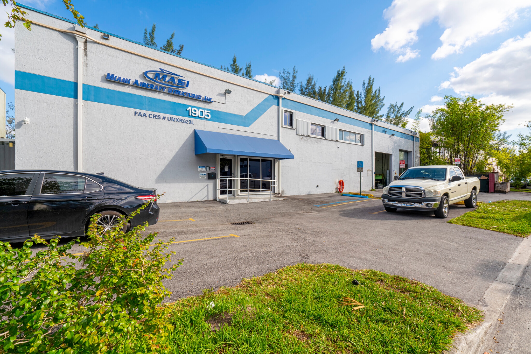 1905 NW 93rd Ave, Miami, FL for sale Primary Photo- Image 1 of 109