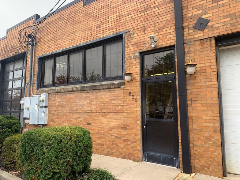 825-827 National Ave, Lexington, KY for sale - Building Photo - Image 1 of 1