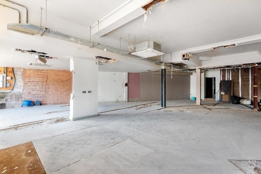 29-31 Bridge St, Pinner for lease - Interior Photo - Image 3 of 9