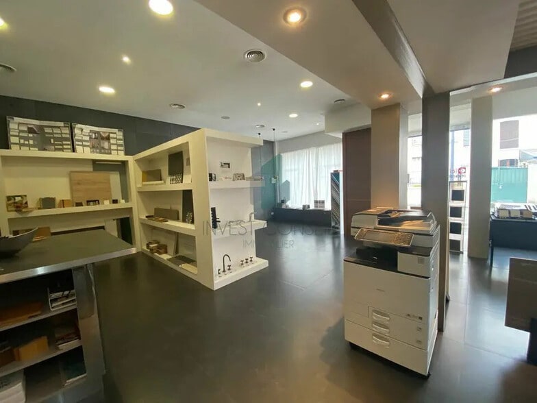 Retail in Bois-Colombes for lease - Interior Photo - Image 1 of 12