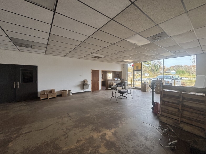 4211 Indiana Ave, Winston-Salem, NC for lease - Interior Photo - Image 3 of 9