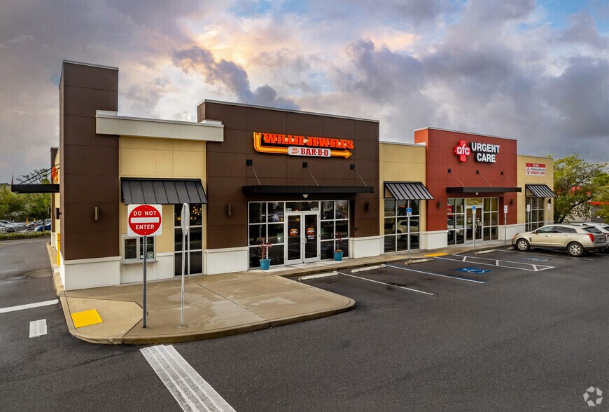 9040 Ulmerton Rd, Largo, FL for lease - Building Photo - Image 2 of 8