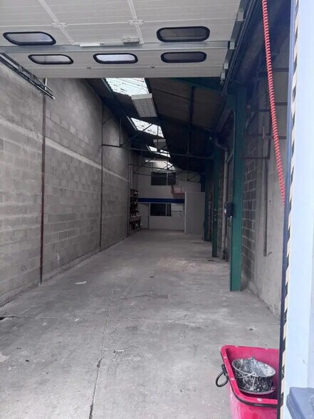 Industrial in Colombes for lease - Building Photo - Image 1 of 17