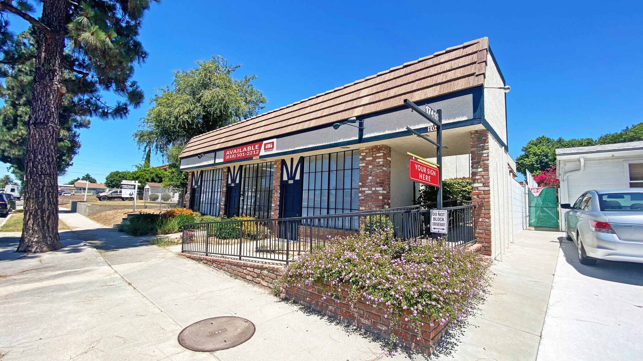 17411 Chatsworth St, Granada Hills, CA 91344 Office/Retail for Lease