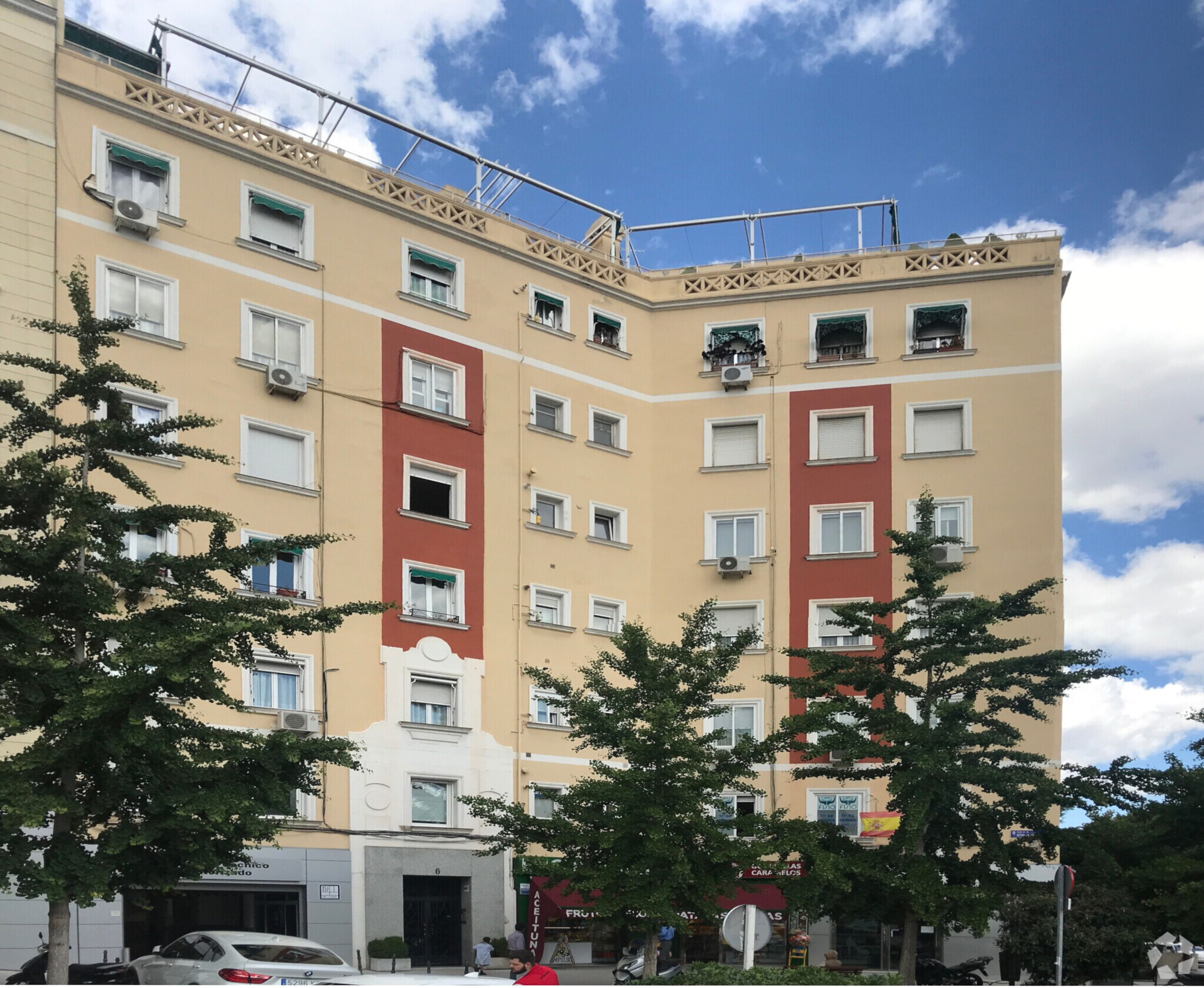 Retail in Madrid, Madrid for lease Primary Photo- Image 1 of 3