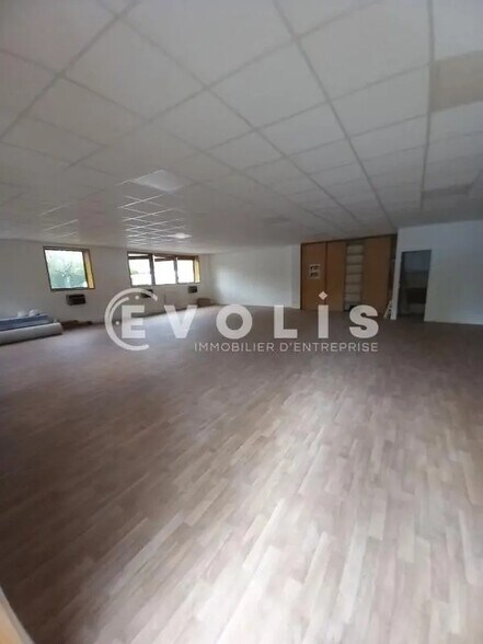Office in Châtillon for lease - Interior Photo - Image 2 of 7