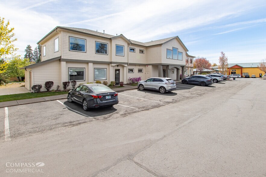 300 SE Reed Market Rd, Bend, OR for lease - Building Photo - Image 1 of 22