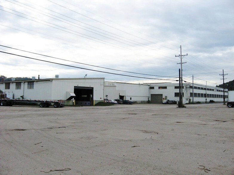 3000 Birch Dr, Weirton, WV for sale - Building Photo - Image 1 of 1