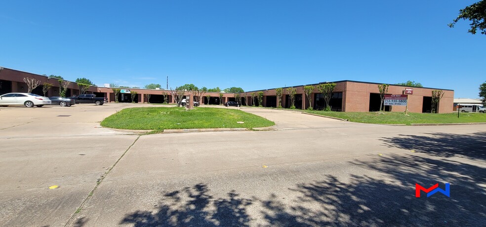 11210 Steeplecrest, Houston, TX for lease - Building Photo - Image 3 of 16