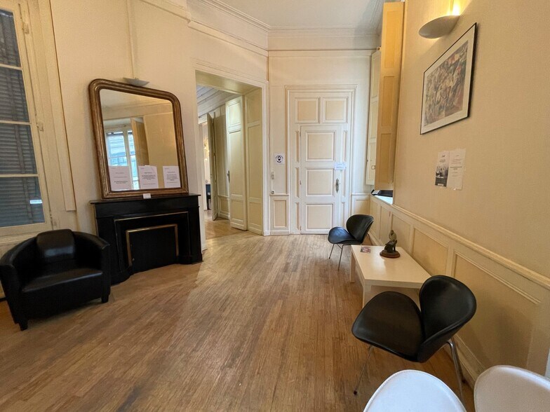 Office in Bordeaux for lease - Building Photo - Image 2 of 7