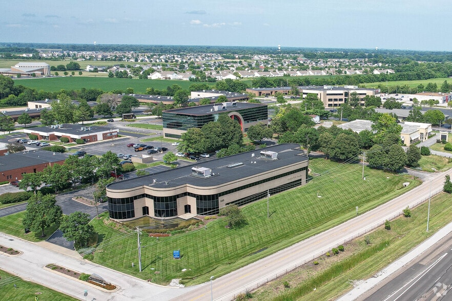 333 Salem Pl, Fairview Heights, IL for lease - Building Photo - Image 3 of 8