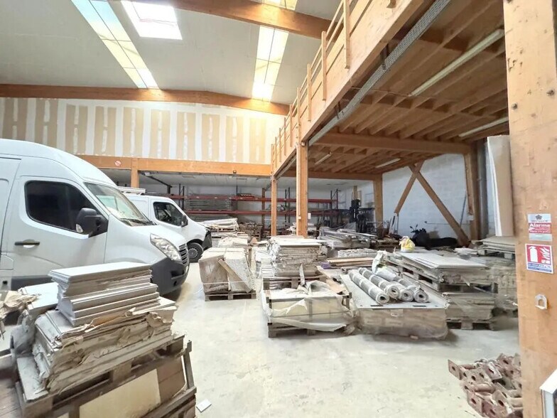 Flex in Chanteloup-les-Vignes for lease - Interior Photo - Image 3 of 13