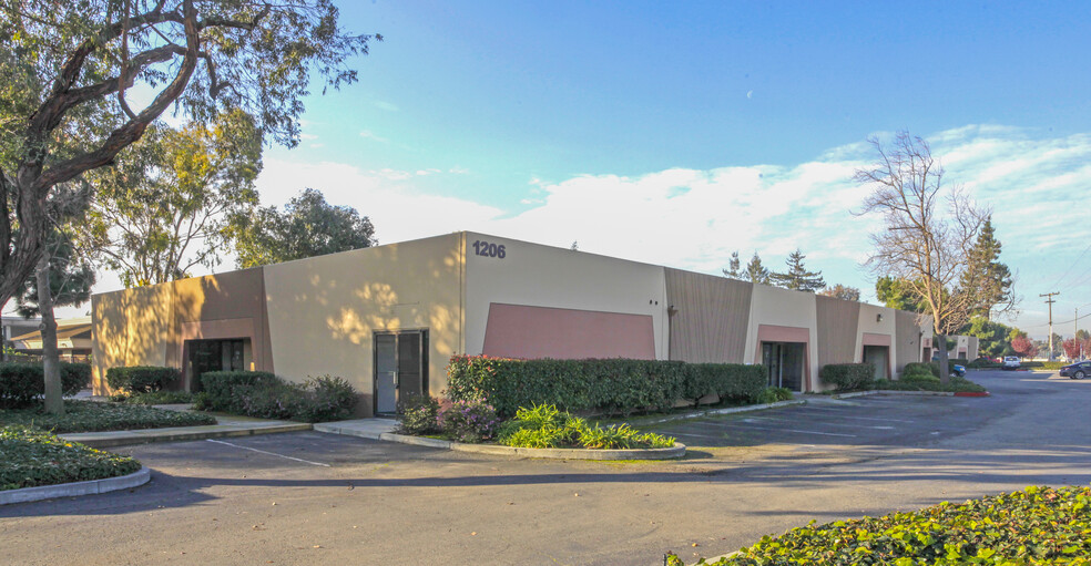 1190-1206 Mountain View Alviso Rd, Sunnyvale, CA for lease - Building Photo - Image 1 of 2