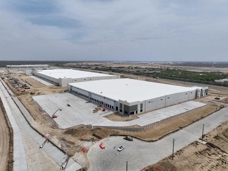 Industrial in Laredo, TX for lease - Building Photo - Image 1 of 2