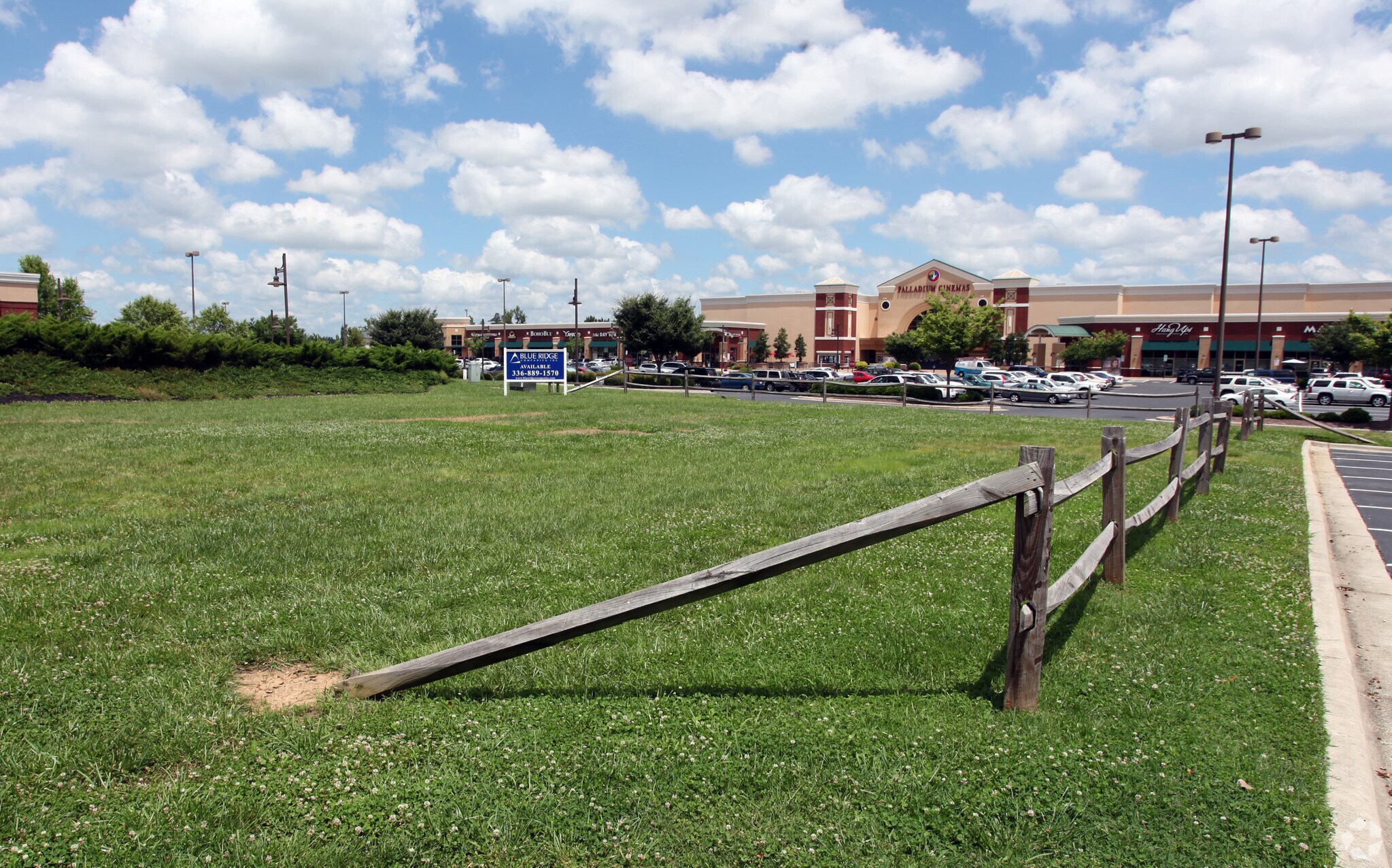 5820 Samet Dr, High Point, NC for sale Primary Photo- Image 1 of 1