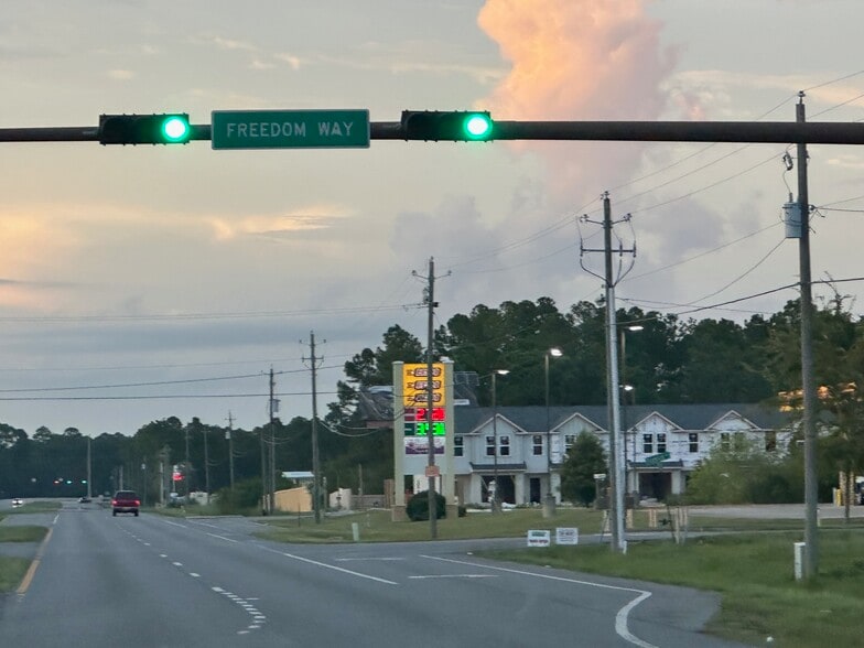 Freedom Way, Fort Walton Beach, FL for lease - Primary Photo - Image 1 of 13