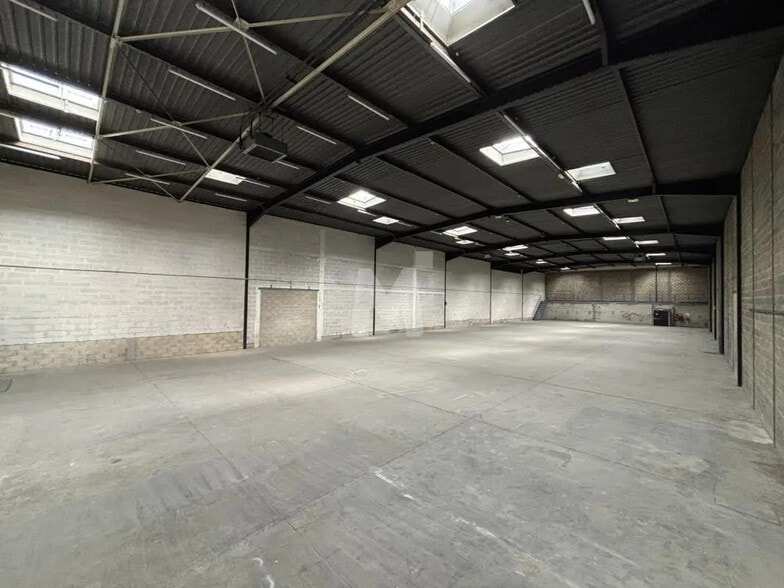 Industrial in Morangis for lease - Building Photo - Image 3 of 11