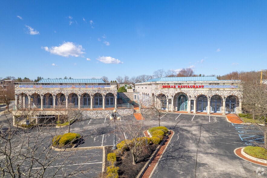 840 Lancaster Ave, Devon, PA for lease - Building Photo - Image 2 of 6
