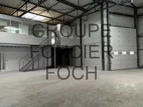 Flex in Saint-Priest for lease Interior Photo- Image 2 of 7