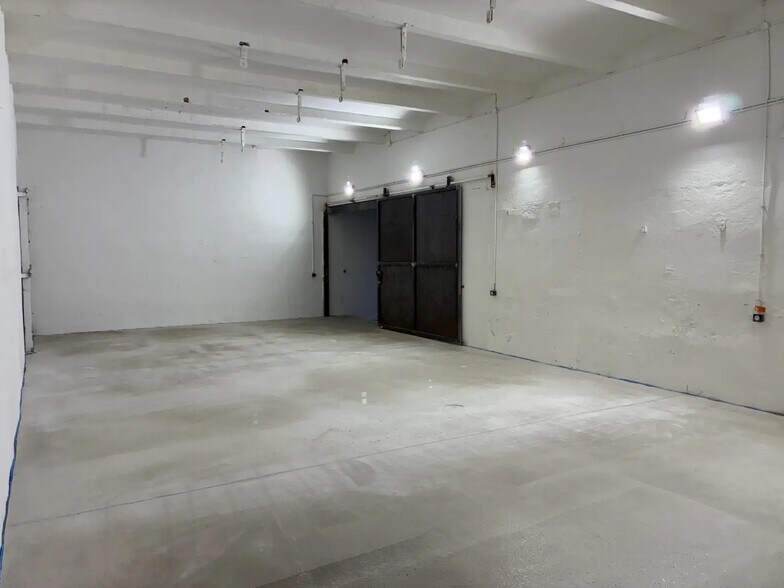 Flex in Perpignan for lease - Building Photo - Image 2 of 15