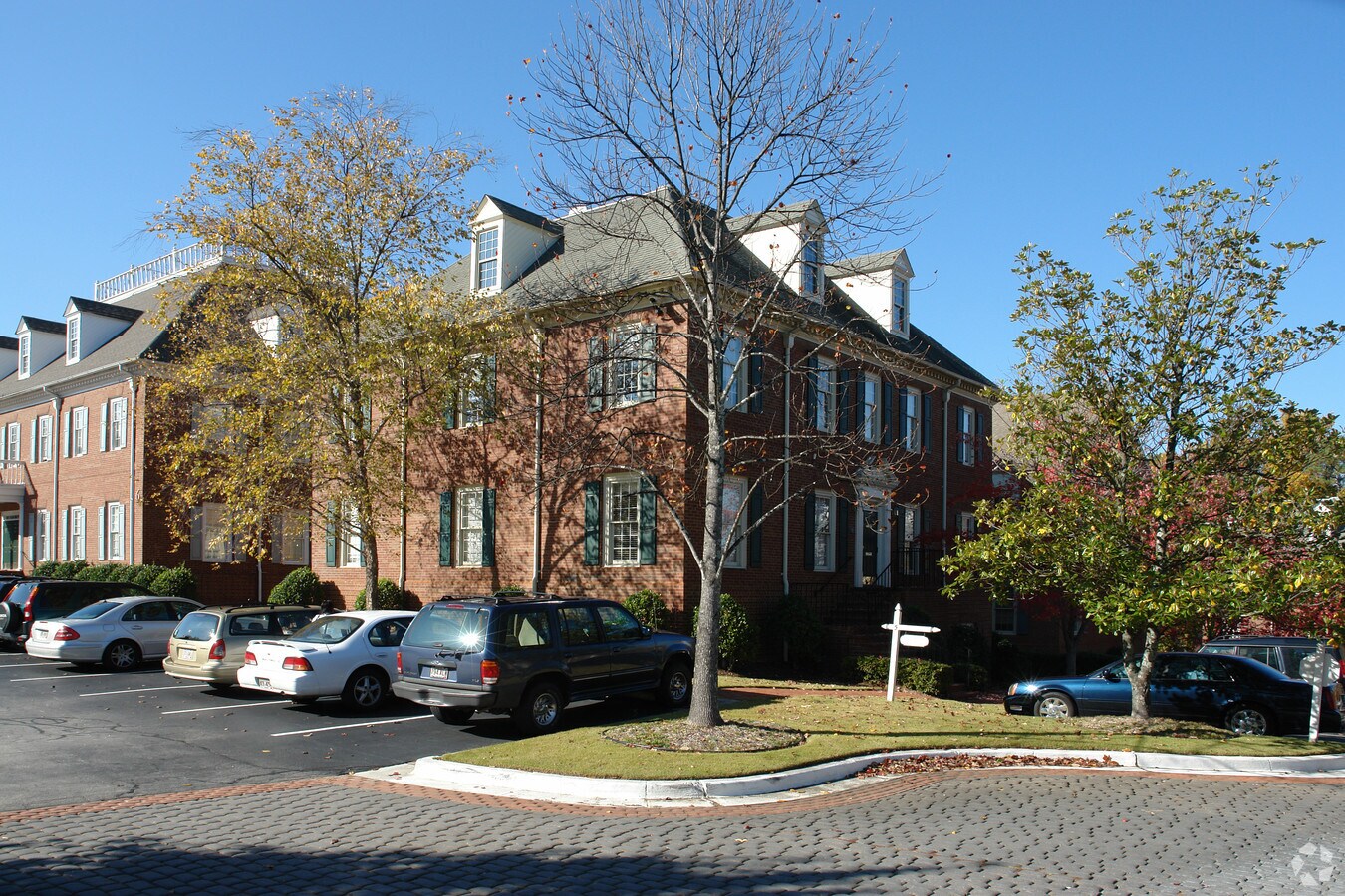 750 Hammond Dr, Atlanta, GA 30328