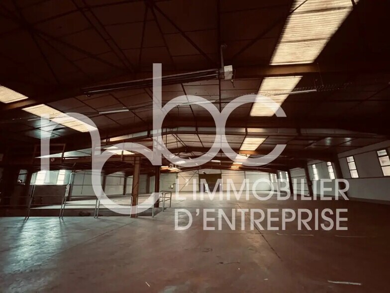 Flex in CIVRIEUX-D'AZERGUES for lease - Interior Photo - Image 2 of 9