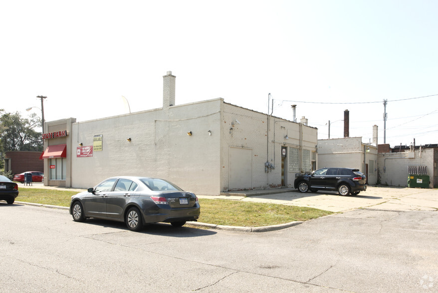 7100-7114 W 7 Mile Rd, Detroit, MI for lease - Building Photo - Image 2 of 2