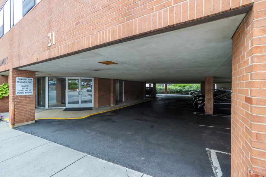21 Locust Ave, New Canaan, CT for lease - Building Photo - Image 3 of 9