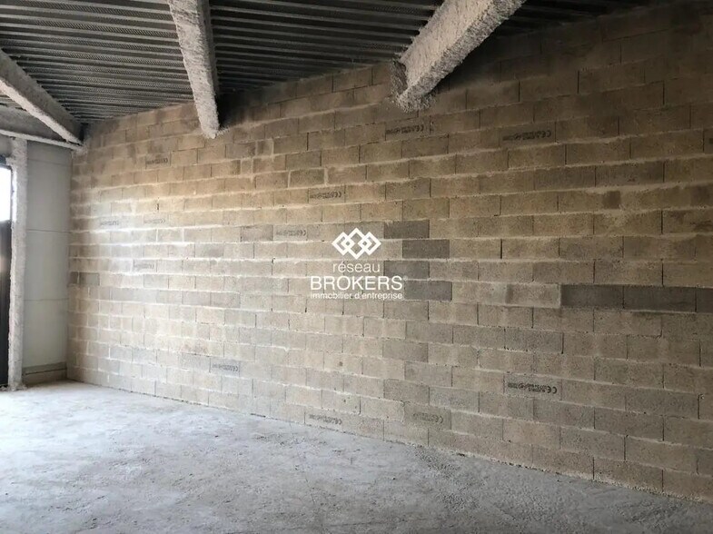 Retail in Bernes-sur-Oise for lease - Interior Photo - Image 3 of 4